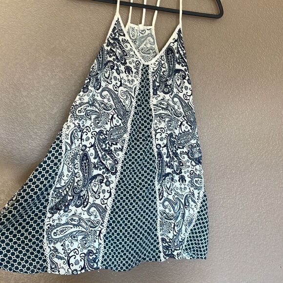 En crème tunic top size small - Picture 2 of 6